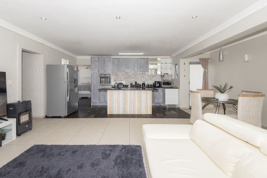 5 Bedroom Property for Sale in Blue Lagoon Western Cape